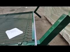 Clôture en acier galvanisé enduit de poudre 358 Clôture de sécurité pour la prison 1,8*2,5m