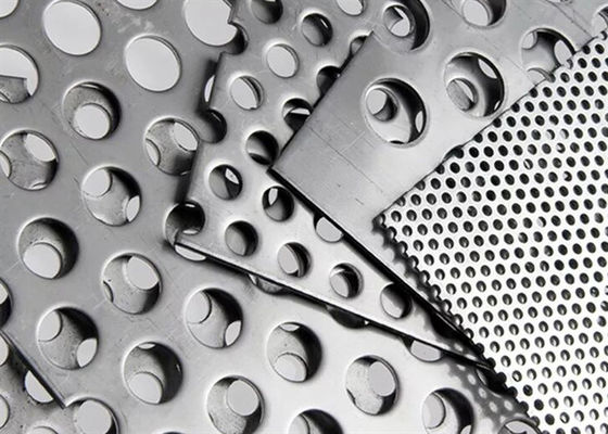 Le plat perforé mince décoratif de feuillard du fer 4.0mm a poinçonné pour le haut-parleur 1.22*2.44m