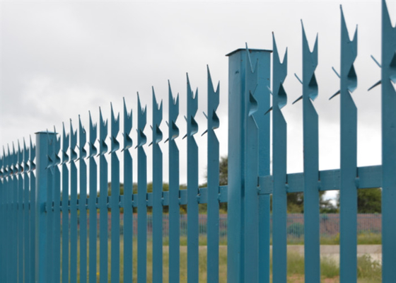 Le PVC a enduit la taille W 65mm pâles de Spike Garden Palisade Fencing 1-6m de triple en métal