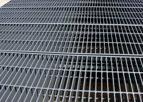 grille en acier d'allée de 30*3mm pour la solidité élevée de couverture de drain