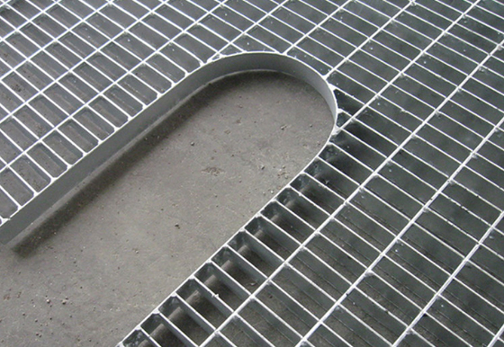 Q235 HDG grille d'acier galvanisé pour la passerelle au sol 1,2*1,8m 30*5mm