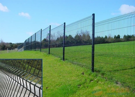 Fermeture triangulaire de treillis métallique galvanisé de 0,63 M pour la sécurité