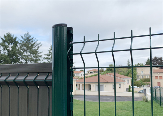 Ferraille en fil de fer V Maillage Triangle Courbure de la clôture Pour la route / Yard 1,8 * 2,4m