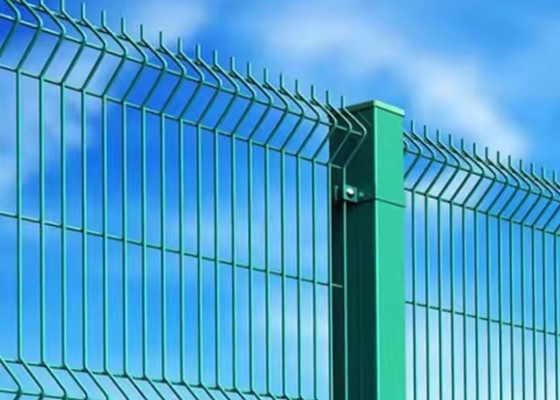 Panneau de clôture triangulaire 3D avec des courbes triangulaires pour la sécurité