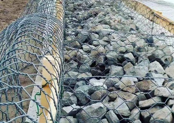 ASTM A974 HDG Gabion Wire Mesh 80 x 100 mm Pour la protection du pont