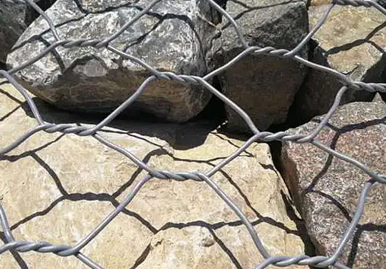 Boîte de cage en pierre métallique revêtue de zinc Boîte de panier en gabion 60*80mm Pour le mur de soutènement