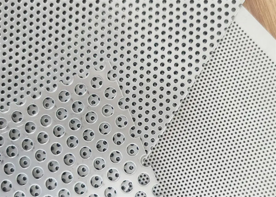 Longueur 100-2500 mm Maillage de fil perforé en acier à faible teneur en carbone