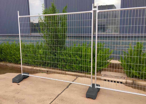 Barrière temporaire modulaire avec conception anti-escalade