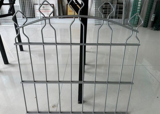 Clôture en fil double boucle 50x200mm Maillage échantillons gratuits Postes personnalisés pour le sport de la route de jardin