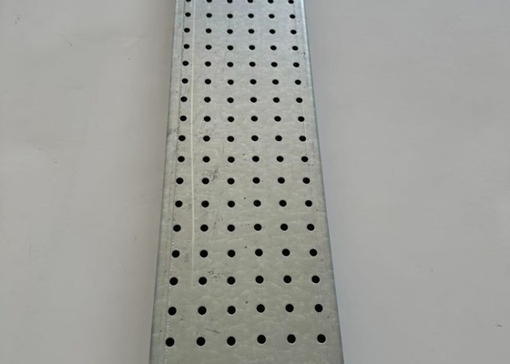 Maillons de fil perforés galvanisés Tailles personnalisées pour les clôtures industrielles de ventilation