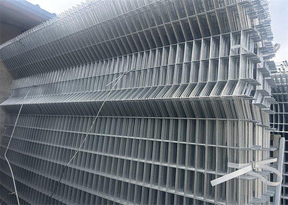 Panneau de clôture triangulaire galvanisée à chaud de 1,8 m de hauteur 50*100 mm trou en maille