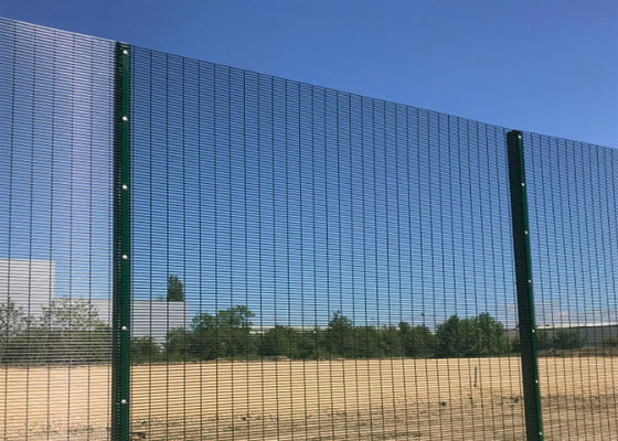 Clôture de sécurité 358 galvanisée à chaud incurvée 3D pour écoles/parcs 4,0 mm