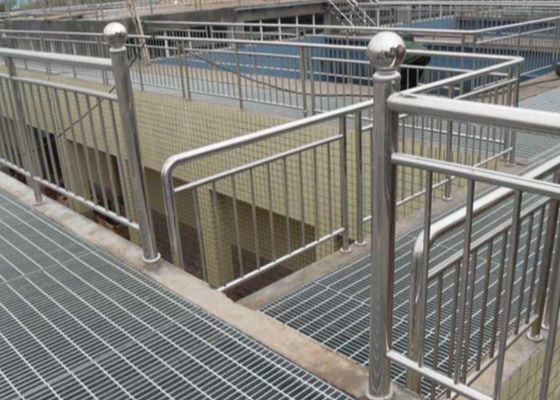 Caillebotis de passerelle en acier galvanisé de qualité industrielle R13 antidérapant