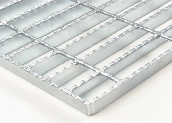 Caillebotis de passerelle en acier durable, revêtement de sol antidérapant et anticorrosion