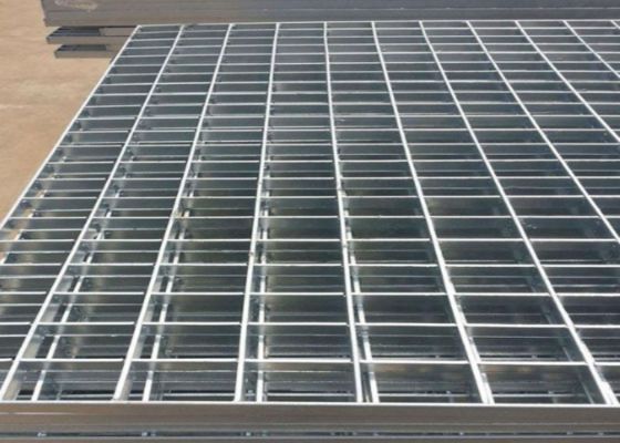 Grilles de passerelle perforées antidérapantes, résistantes à la corrosion, pour la sécurité des piétons