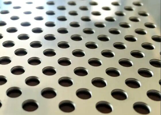 Filtration d'ingénierie, acoustique et architecturale en treillis métallique perforé