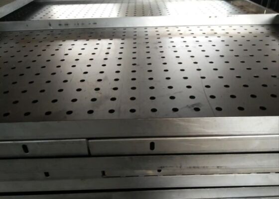 Mesh de fil perforé pour environnements difficiles et applications à forte charge