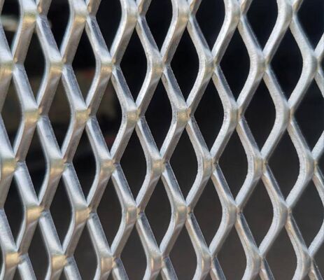 Grillage Métallique Déployé avec Légèreté, Résistance et Protection Personnalisable