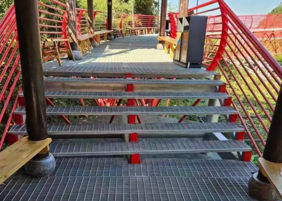 Plancher de grille en acier dentelé galvanisé pour le trottoir d'escalier 40 × 5 mm