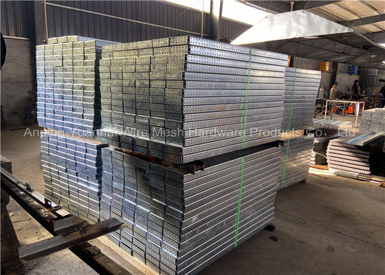 Grillage perforé interne du linteau 153mm de fenêtre de parpaings