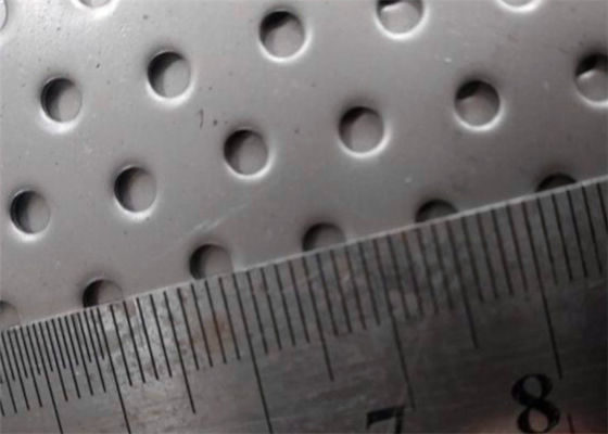 Acier à faible teneur en carbone épaisseur perforée de la maille 1.5mm en métal de 1220 x de 2440mm