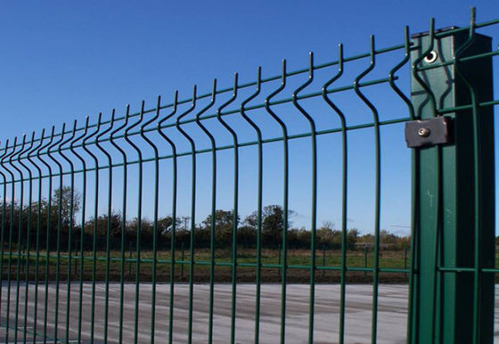 Taille de la largeur X 2.0m de Mesh Fence 2.5m de fil de la triangle 4.0mm 50*200mm