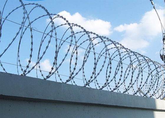 Le diamètre en accordéon en acier à faible teneur en carbone 500mm de bobine de barbelé de rasoir empêchent le vol