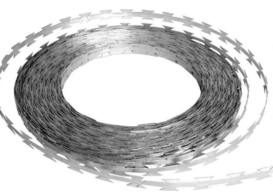 Le PVC a enduit la frontière en acier de fil de rasoir de 0.45mm clôturant les agrafes Q195 de la bobine Bto-22 3 de treillis